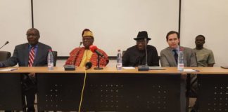 La délégation conduite par les Présidents Nicéphore Soglo et Goodluck Jonathan a présenté leurs observations pré-électorales devant la presse.